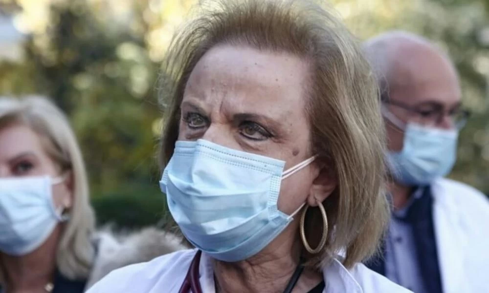 Σε ρόλο «μπαμπούλα» η Παγώνη: ''Να πάτε όλοι να εμβολιαστείτε''